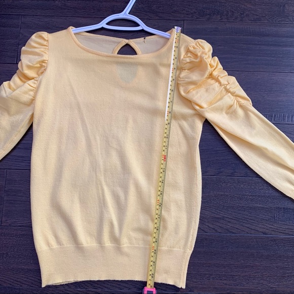 SWS Medium Yellow Puffed Long Sleeves Crew Neck Sweater - Picture 6 of 9